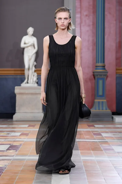 Look 54